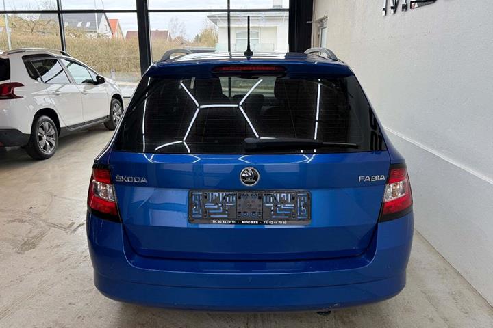 Blå Skoda Fabia fra 2018