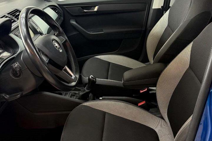 Blå Skoda Fabia fra 2018