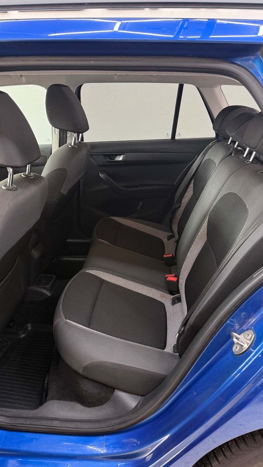 Blå Skoda Fabia fra 2018
