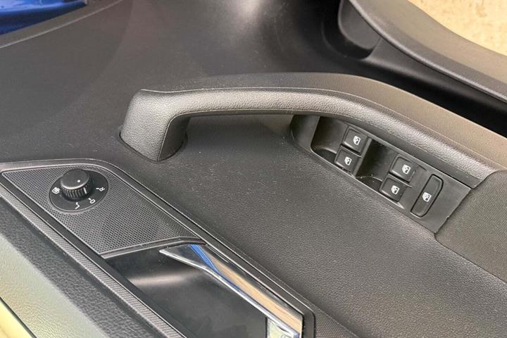 Blå Skoda Fabia fra 2018
