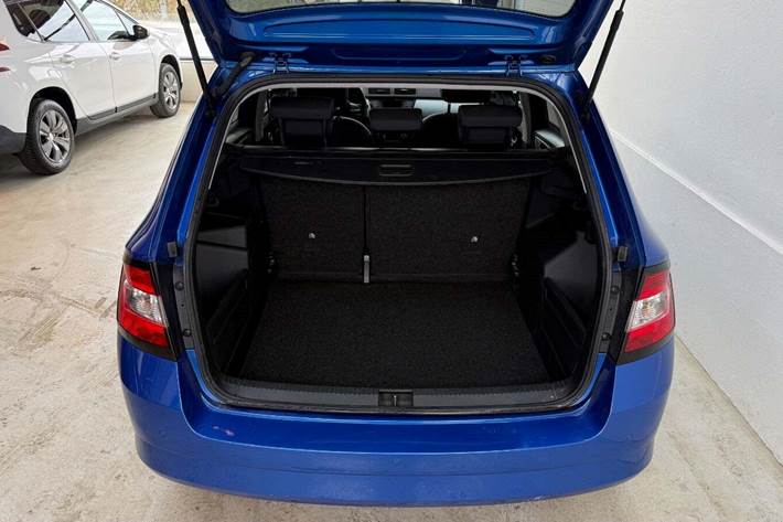 Blå Skoda Fabia fra 2018