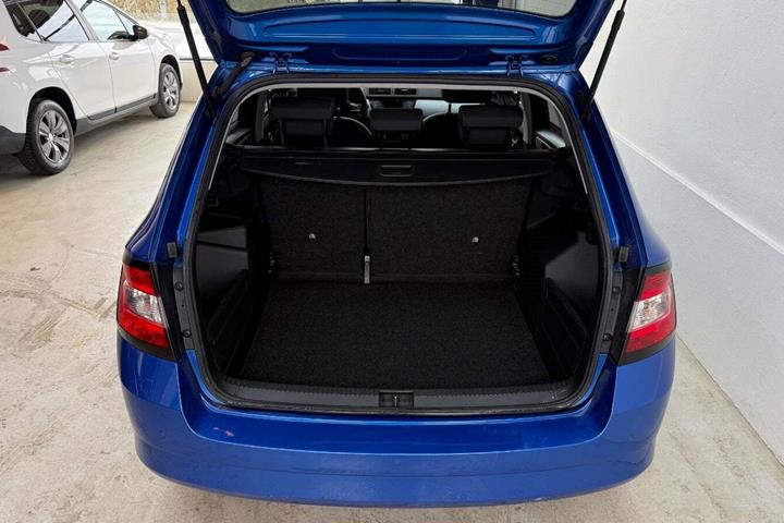 Blå Skoda Fabia fra 2018