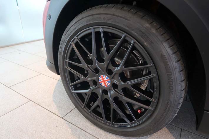 Rød Mini Cooper SE fra 2022