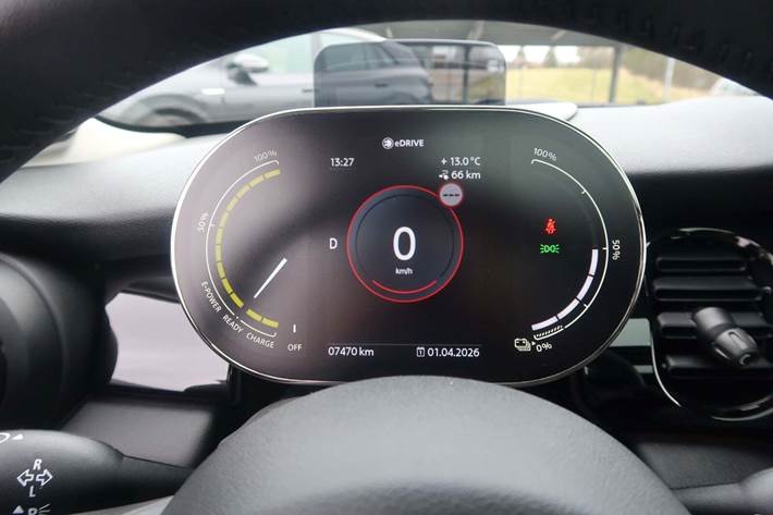 Rød Mini Cooper SE fra 2022