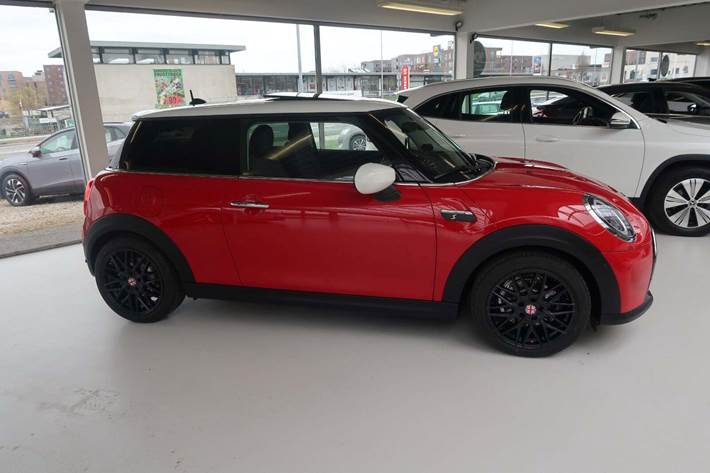 Rød Mini Cooper SE fra 2022