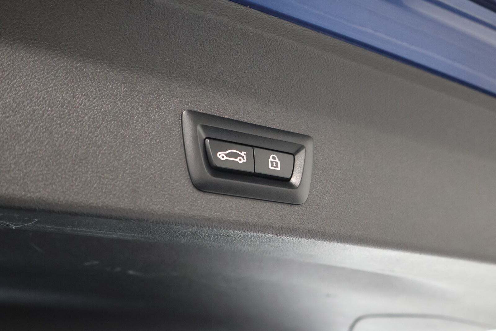 Blå BMW iX3 fra 2021