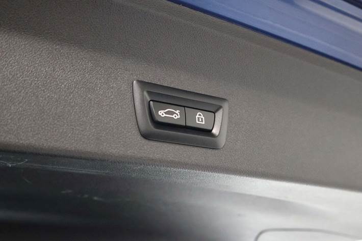 Blå BMW iX3 fra 2021