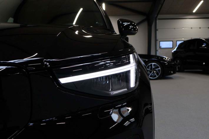 Sort Volvo XC40 fra 2023