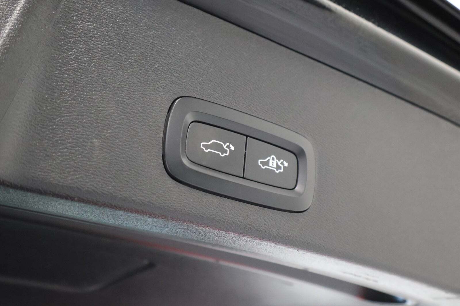 Sort Volvo XC40 fra 2023