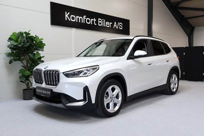Hvid BMW iX1 fra 2023