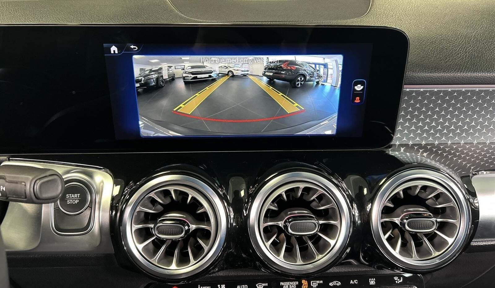 Grå Mercedes EQB250+ fra 2024