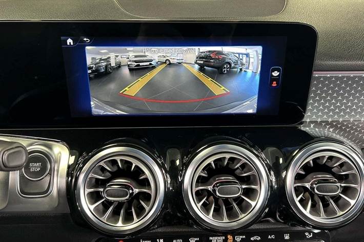 Grå Mercedes EQB250+ fra 2024