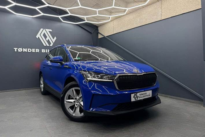Blå Skoda Enyaq fra 2023