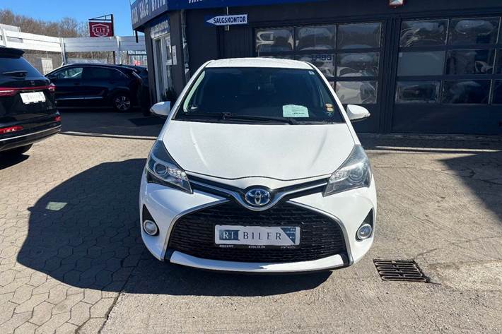 Hvid Toyota Yaris fra 2016