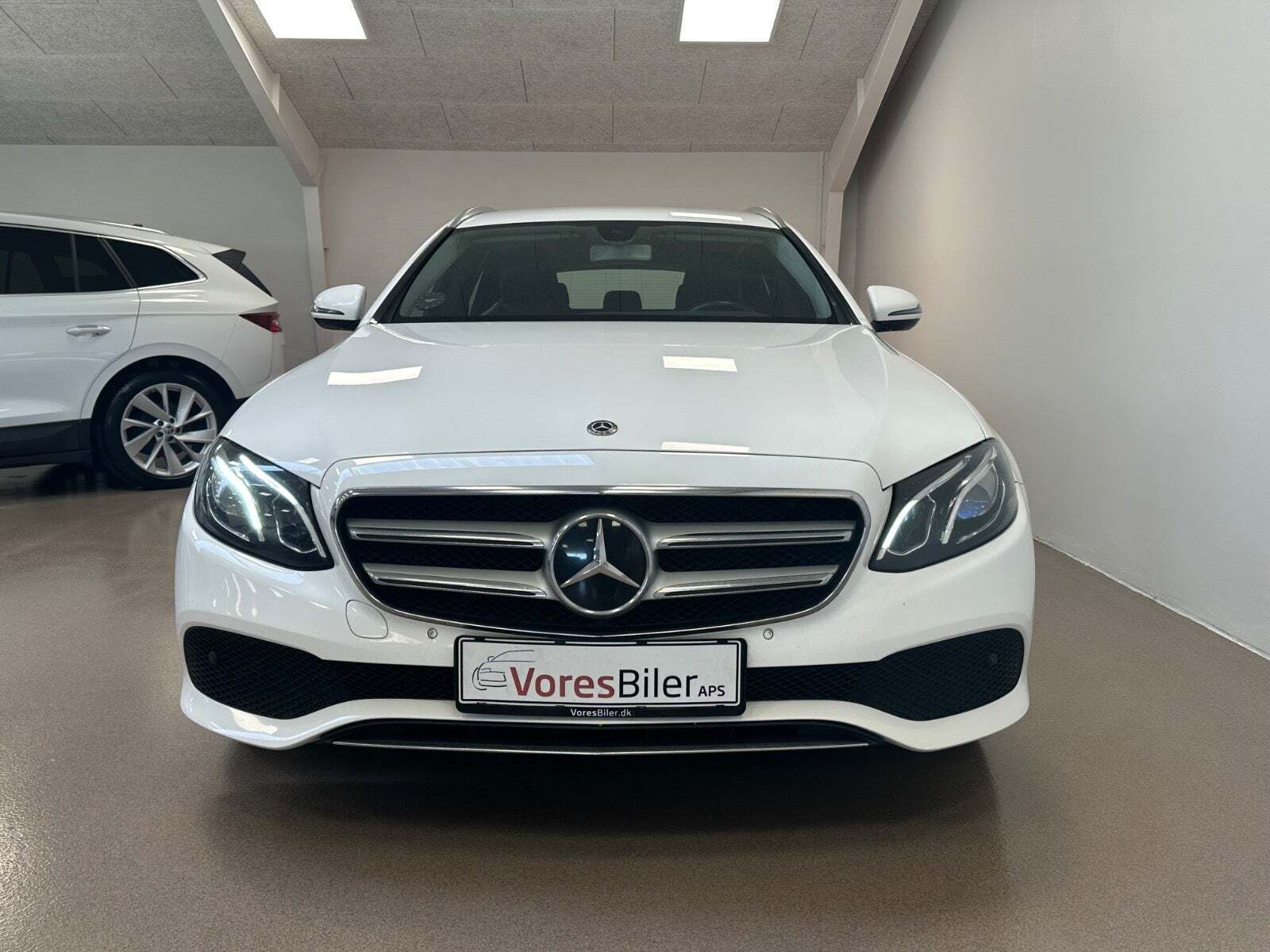 Hvid Mercedes E220 d fra 2017
