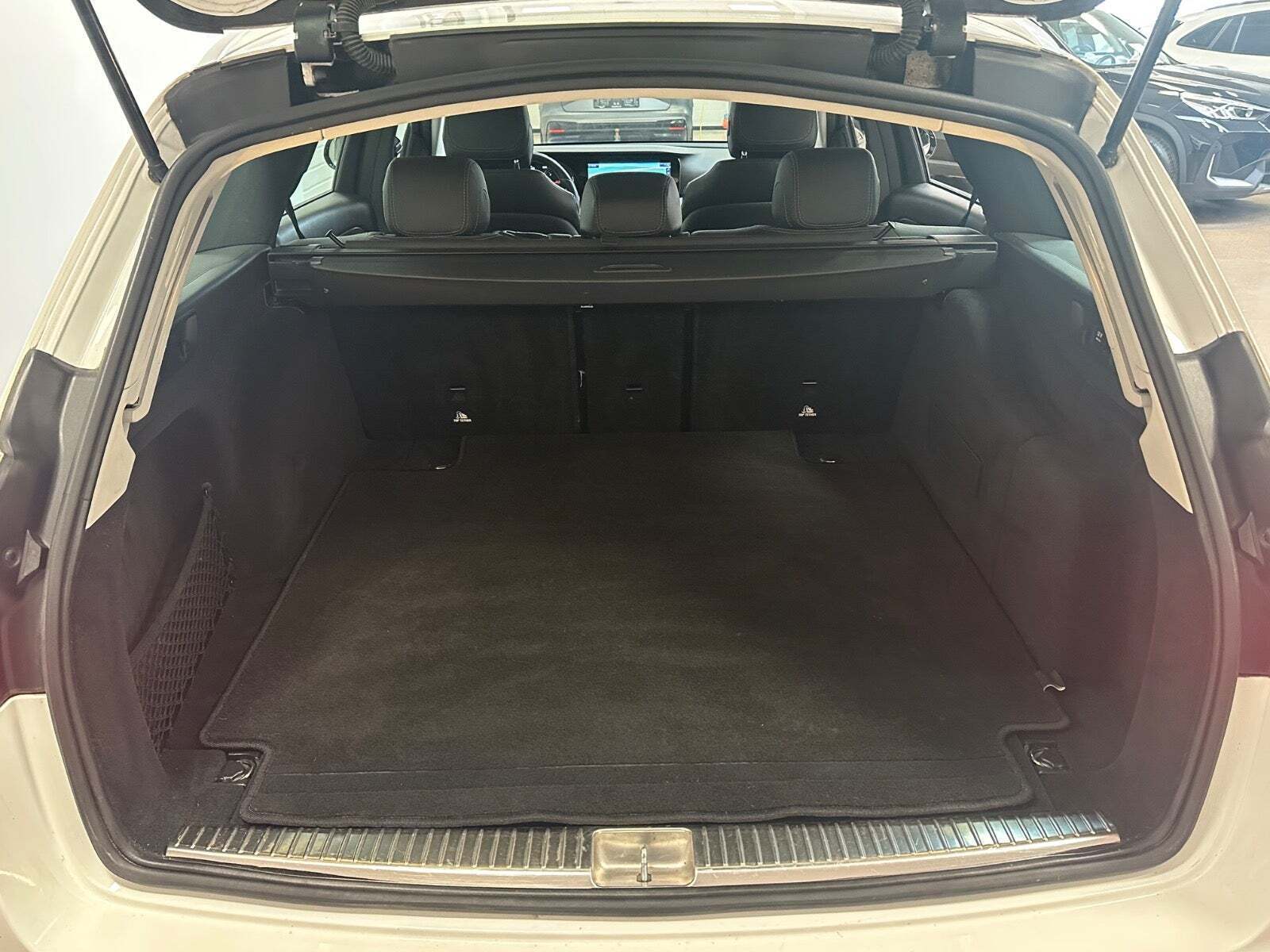 Hvid Mercedes E220 d fra 2017