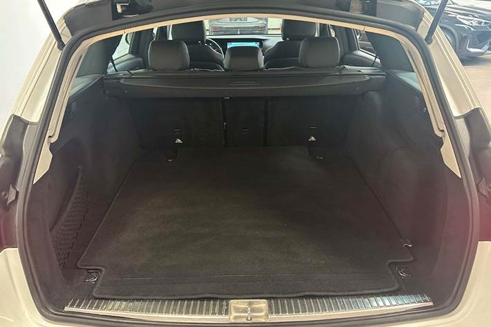 Hvid Mercedes E220 d fra 2017