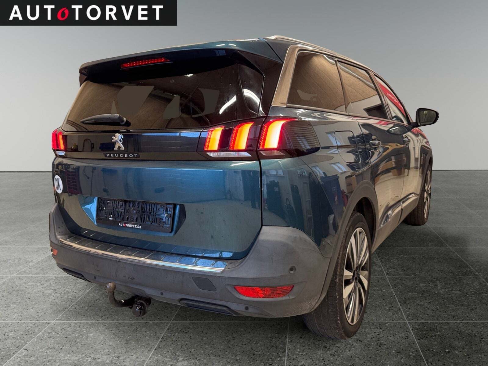 Grøn Peugeot 5008 fra 2018