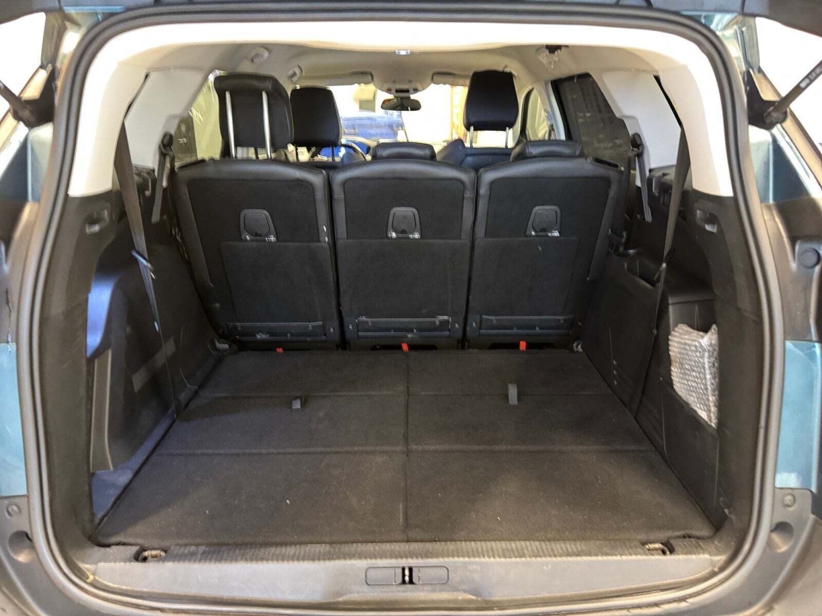 Grøn Peugeot 5008 fra 2018