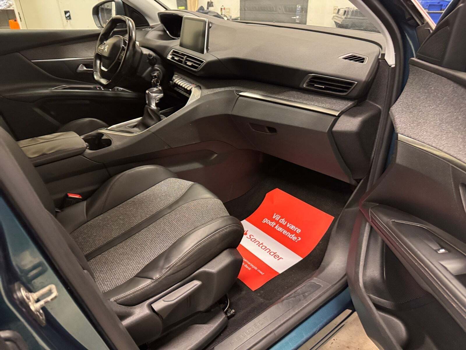 Grøn Peugeot 5008 fra 2018