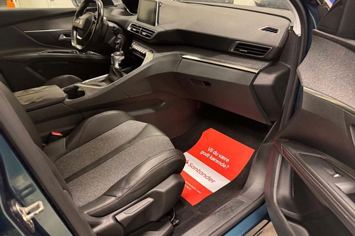 Grøn Peugeot 5008 fra 2018