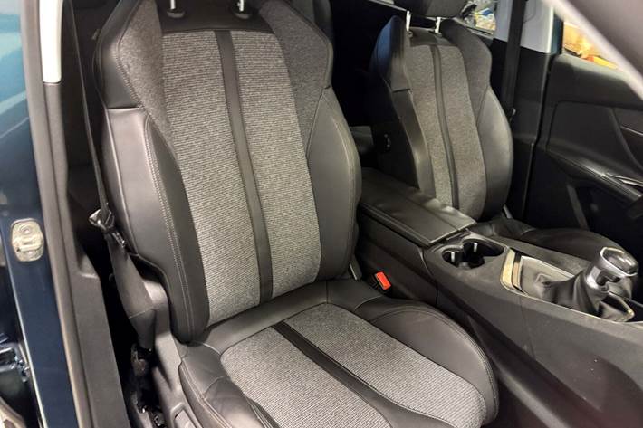 Grøn Peugeot 5008 fra 2018