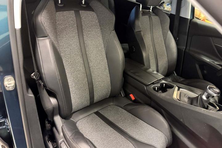 Grøn Peugeot 5008 fra 2018