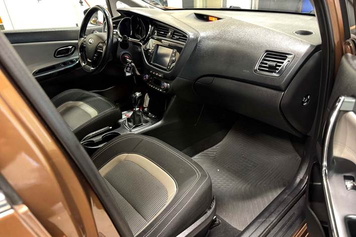 Brun Kia Ceed fra 2016