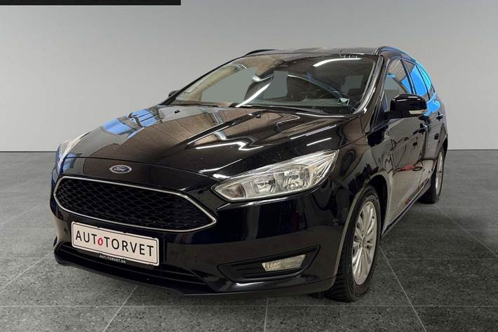 Sort Ford Focus fra 2015 set udefra