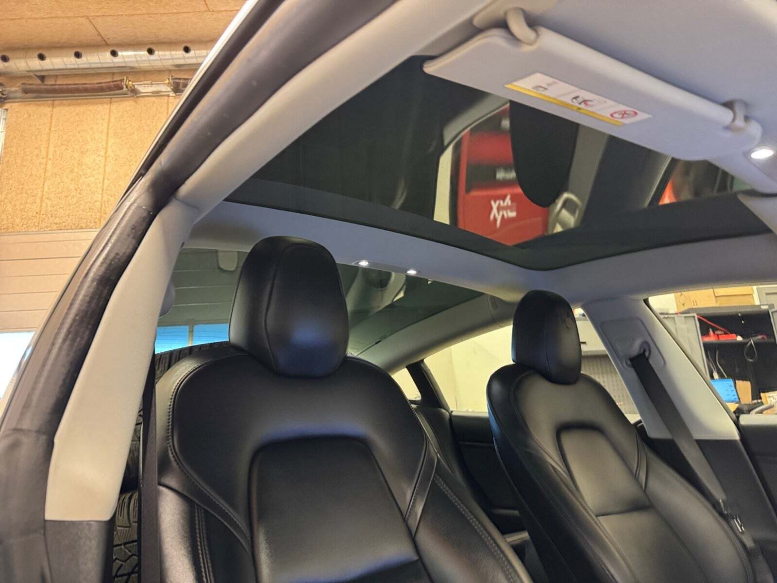 Blå Tesla Model 3 fra 2019