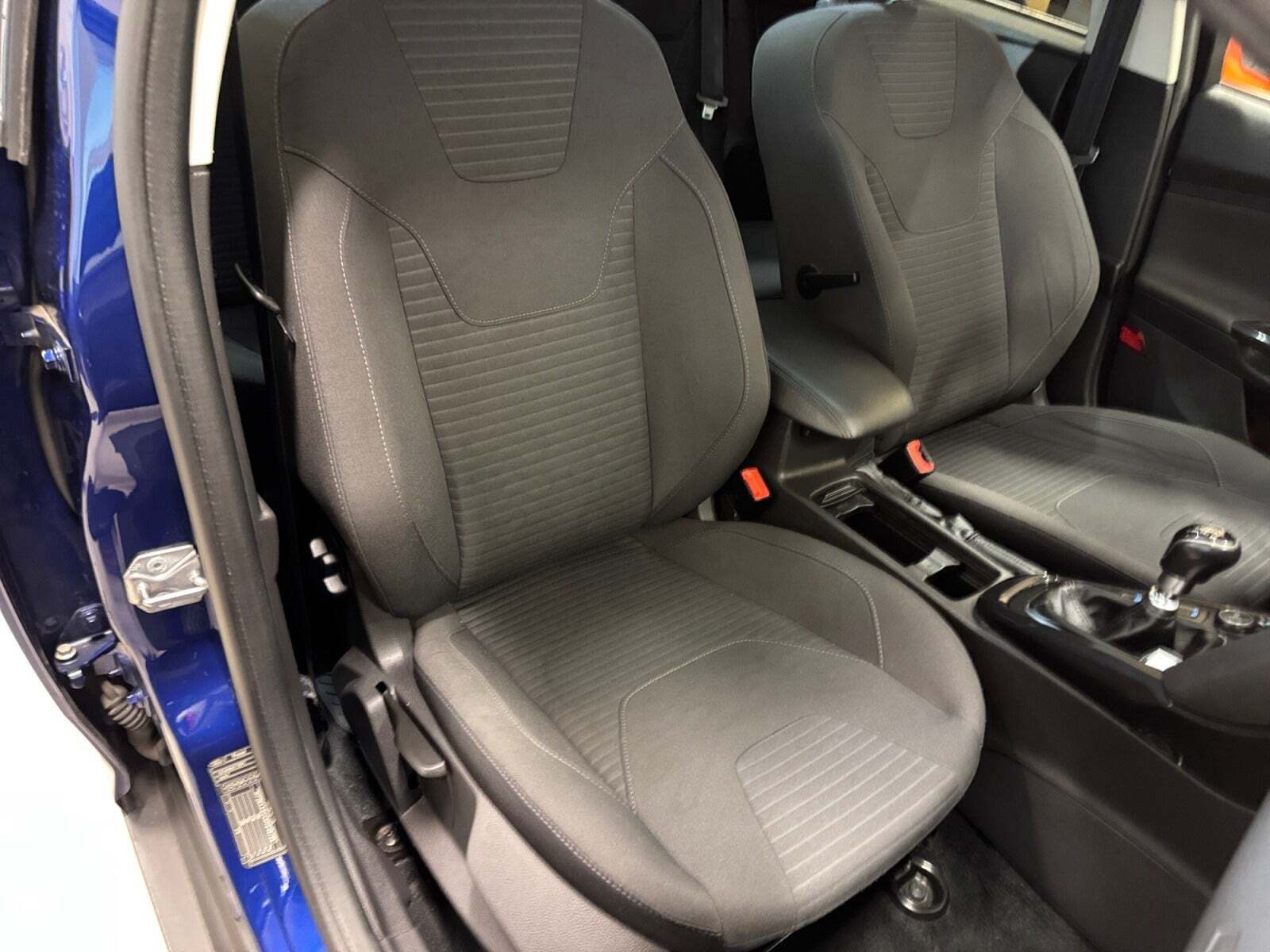 Blå Ford Focus fra 2017