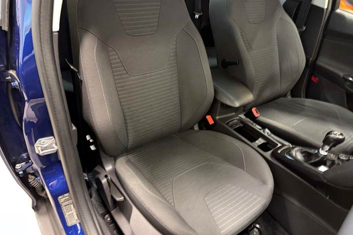 Blå Ford Focus fra 2017