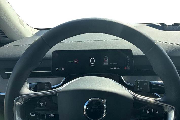 Hvid Volvo EX90 fra 2025