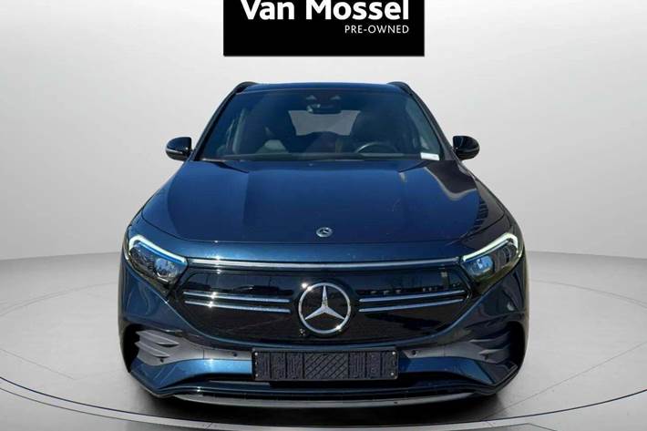 Blå Mercedes EQA250 fra 2021