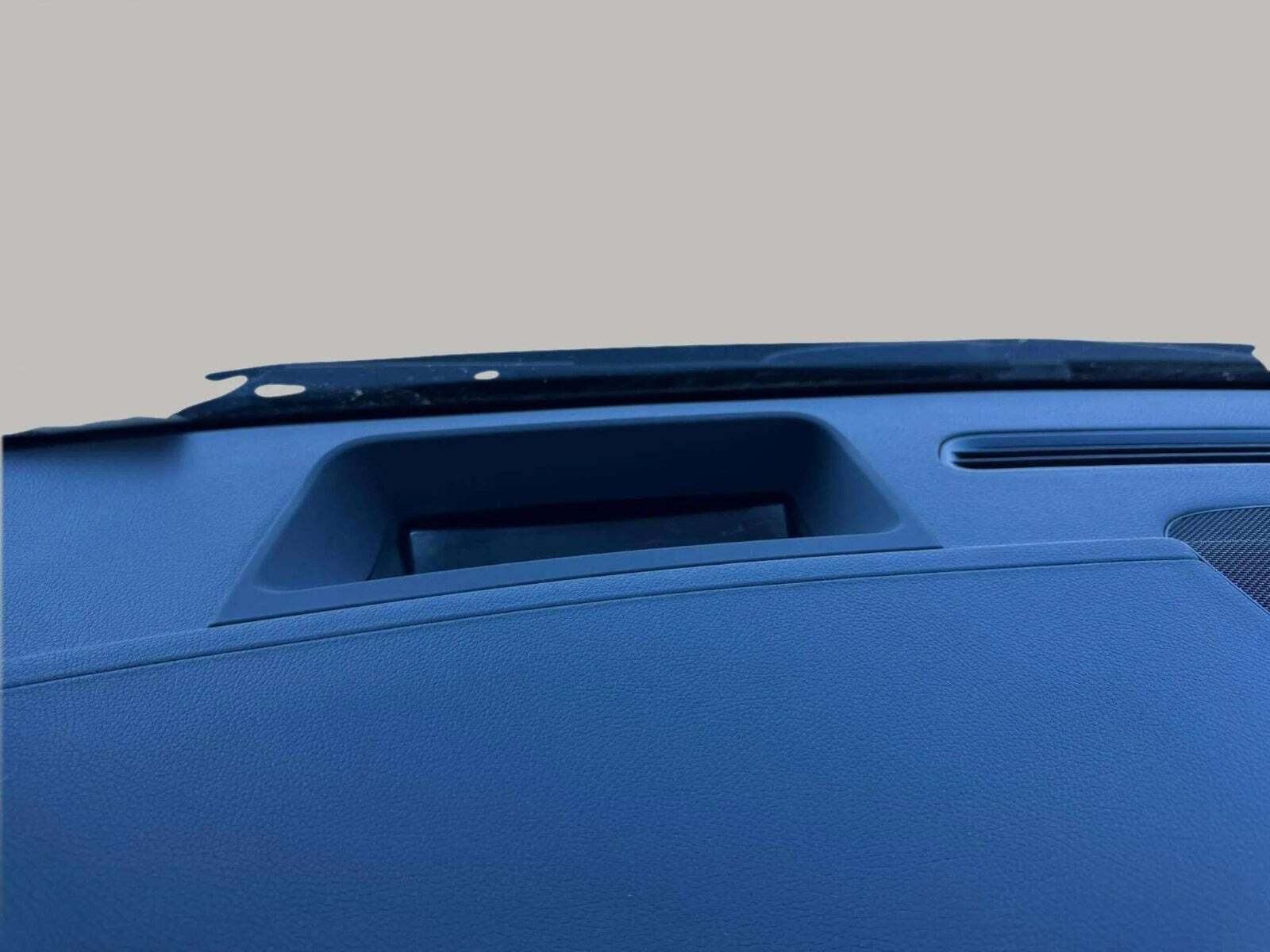 Blå Mercedes EQA250 fra 2021