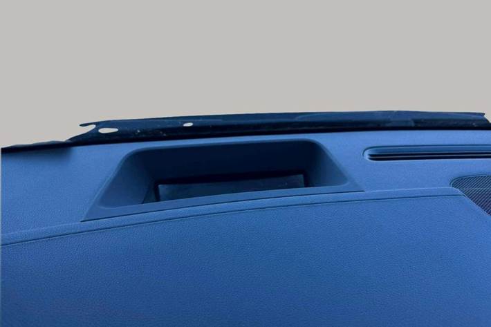 Blå Mercedes EQA250 fra 2021