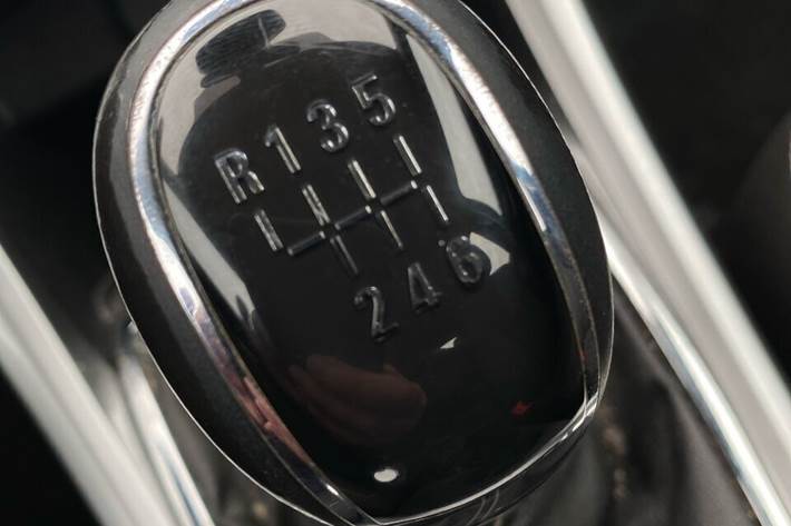 Grå Opel Astra fra 2012