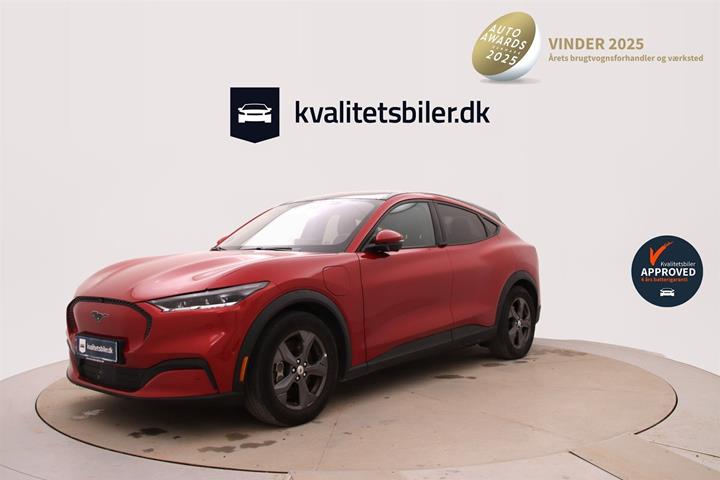 Rød Ford Mustang Mach-E fra 2022 set udefra