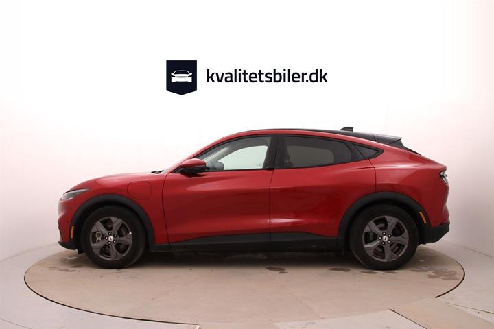 Rød Ford Mustang Mach-E fra 2022