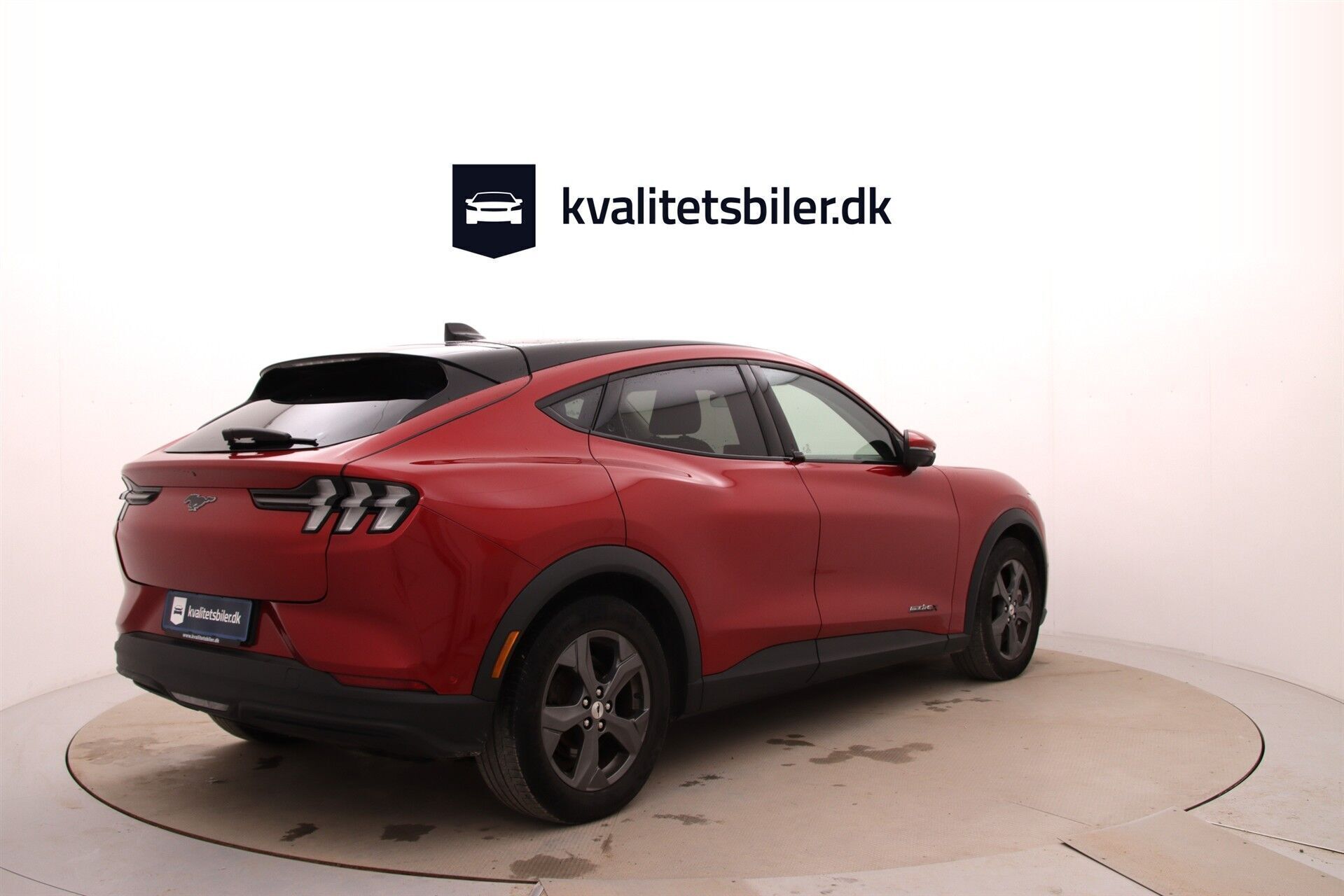 Rød Ford Mustang Mach-E fra 2022