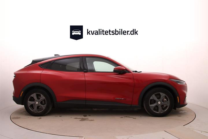 Rød Ford Mustang Mach-E fra 2022