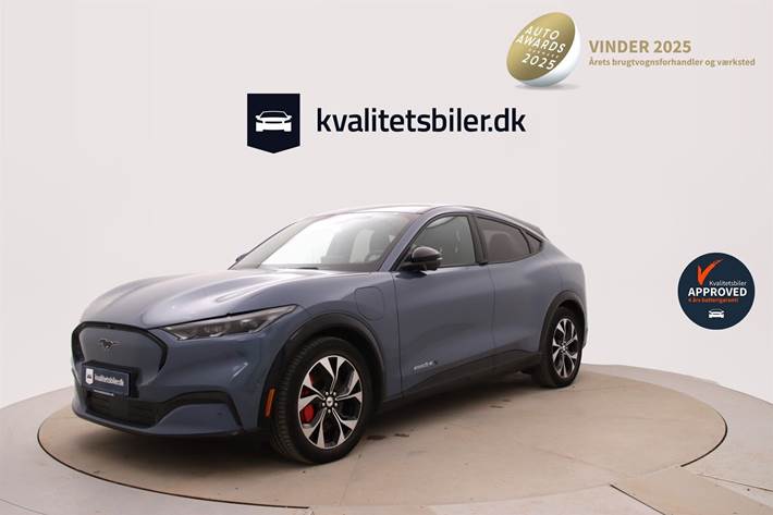 Blå Ford Mustang Mach-E fra 2024