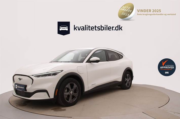 Hvid Ford Mustang Mach-E fra 2022 set udefra