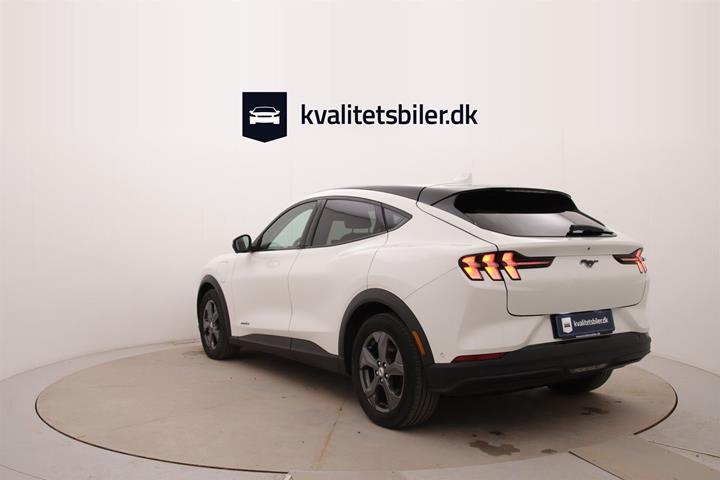 Hvid Ford Mustang Mach-E fra 2022