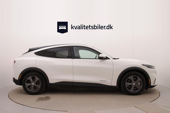 Hvid Ford Mustang Mach-E fra 2022