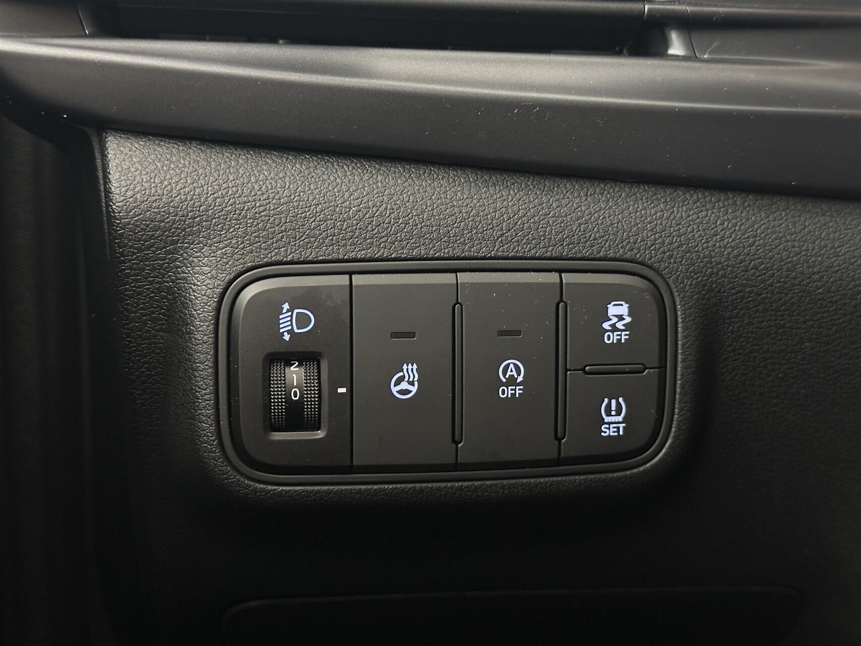 Blå Hyundai i20 fra 2024