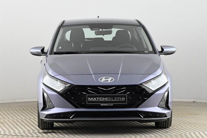 Blå Hyundai i20 fra 2024