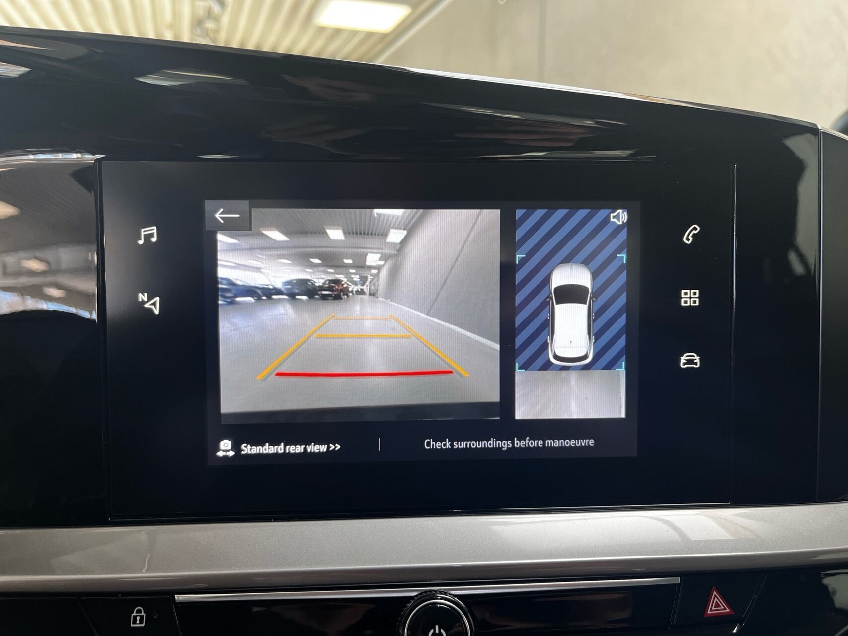 Rød Opel Mokka fra 2022