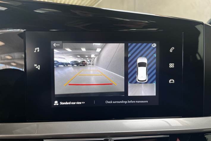 Rød Opel Mokka fra 2022