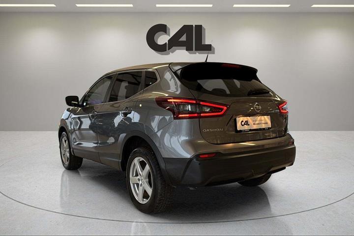 Grå Nissan Qashqai fra 2021